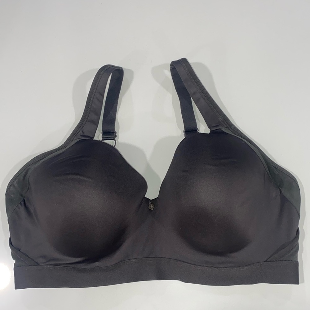 Breezies Foam Cup Seamless Underwire Bra NWOT